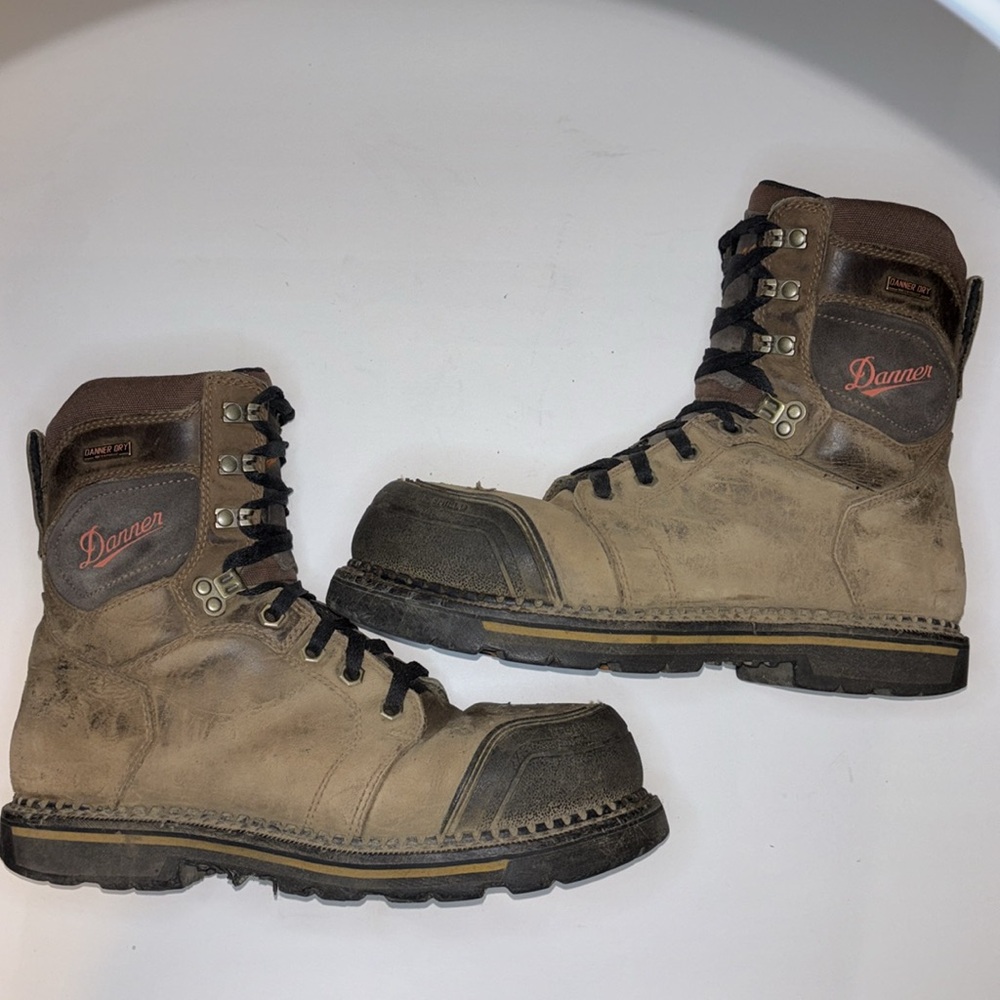 Men’s Danner 8” Brown Suede Steel Toe Composite Cap Waterproof Work Boots Size 9 - Picture 2 of 8